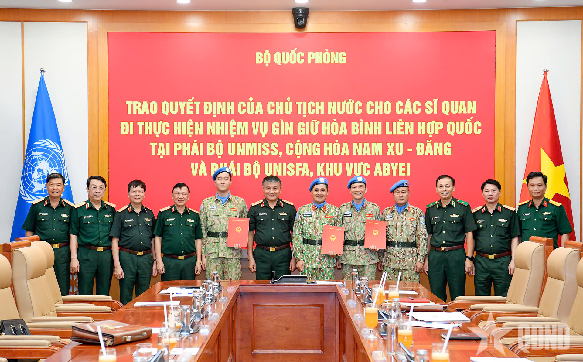 Trao Quyết định của Chủ tịch nước cho 3 sĩ quan thực hiện nhiệm vụ gìn giữ hòa bình Liên hợp quốc